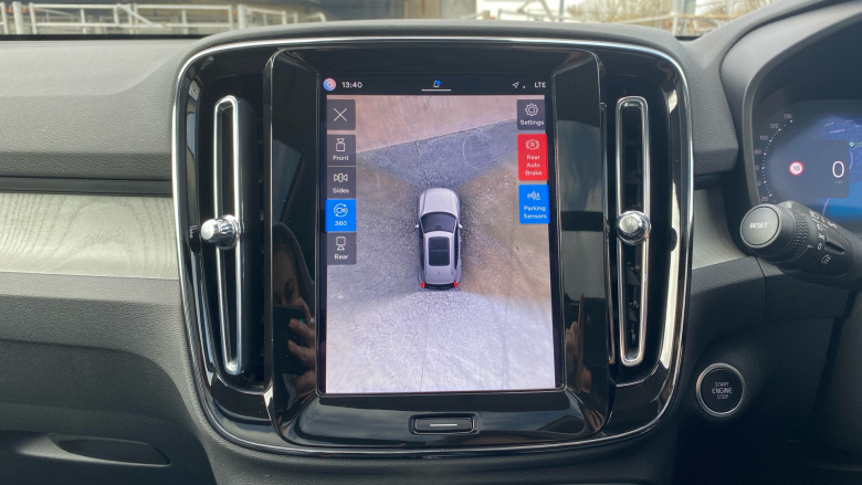 Volvo XC40 2.0 B4P Ultra Dark 5dr Auto Petrol Estate